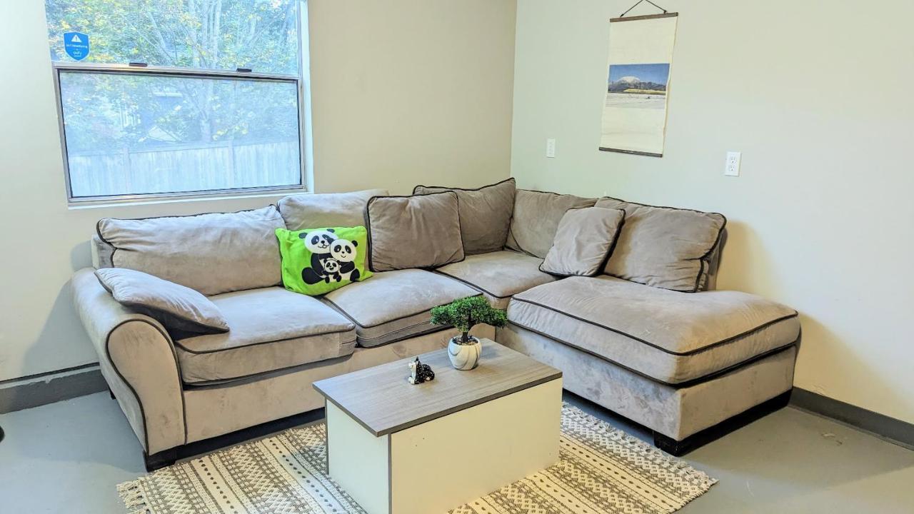Private Guest Suite In West Bellevue Home Екстериор снимка