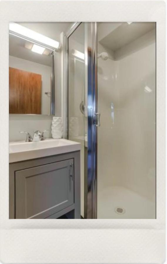 Private Guest Suite In West Bellevue Home Екстериор снимка