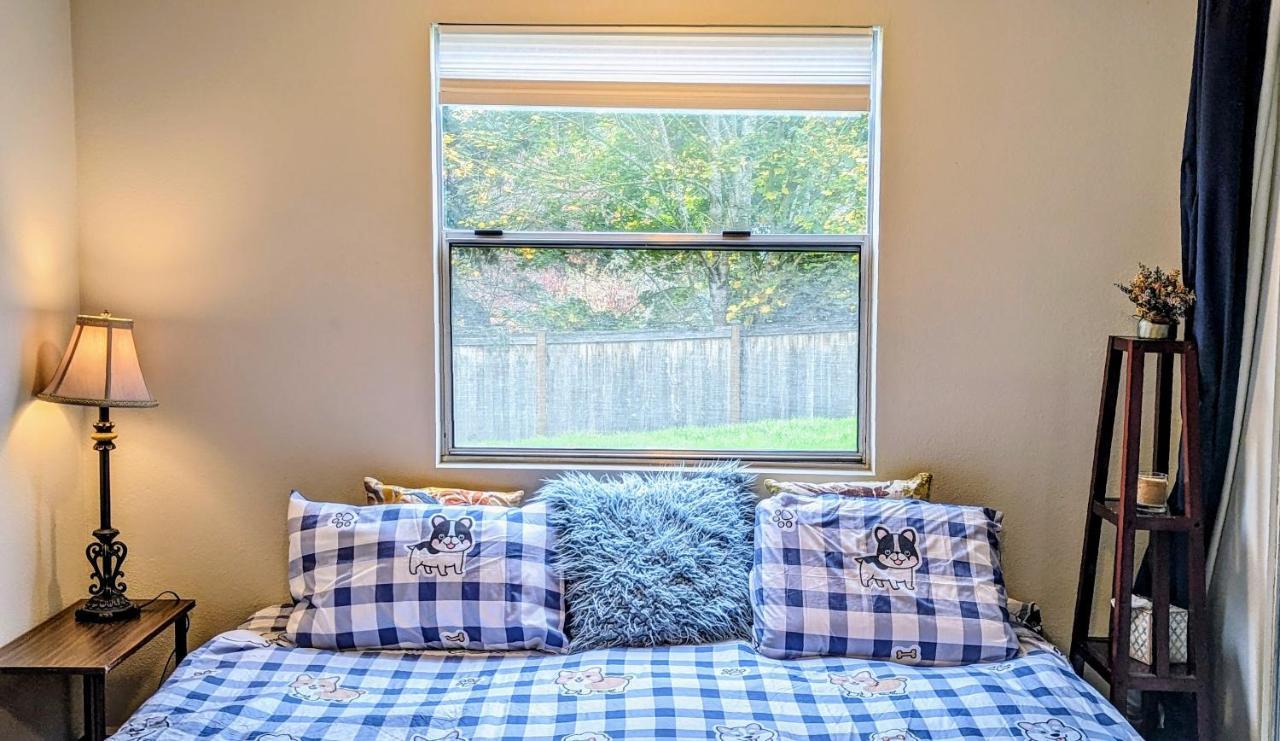 Private Guest Suite In West Bellevue Home Екстериор снимка
